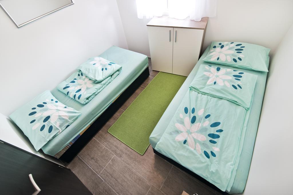 Rooms & Apartments Marinero Betina  Exterior photo